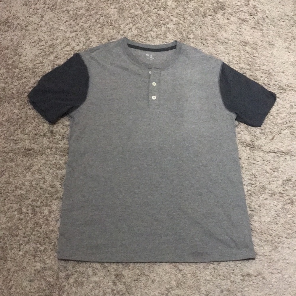 Men’s Gap Shirt